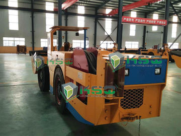 Máquina anaranjada del remolque y volcado de carga de  utilizada como multi - equipo del papel