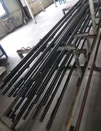 Agujero que limpia con un chorro de agua roscado extensión 21.5m m de Rod de taladro T51 para la perforación del banco