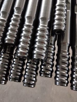 Agujero que limpia con un chorro de agua roscado extensión 21.5m m de Rod de taladro T51 para la perforación del banco