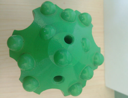 Los recambios mineros 76m m T51/T38 que escaria el taladro de heavy de la broca cubren con una cúpula el pedazo