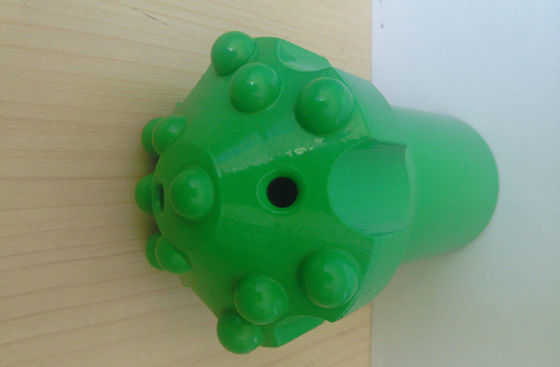 El hacer un túnel escariando la broca T45/T38/R32 diámetro de 76m m - de 127m m